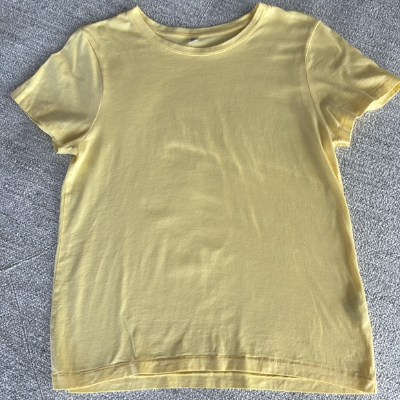 UNIQLO Tee Shirt - Springs Hottest Color - Picture 3 of 6